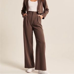 Women's A&F Sloane Tailored Pant DARK BROWN
Size:27